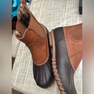Duck boots